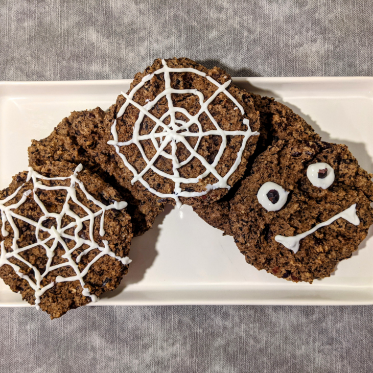 Halloweeni küpsised mustade ubade ja maapähklivõiga